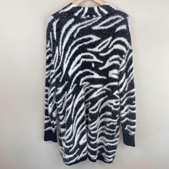 Susina | zebra print eyelash open cardigan | 1X - Picture 4 of 14
